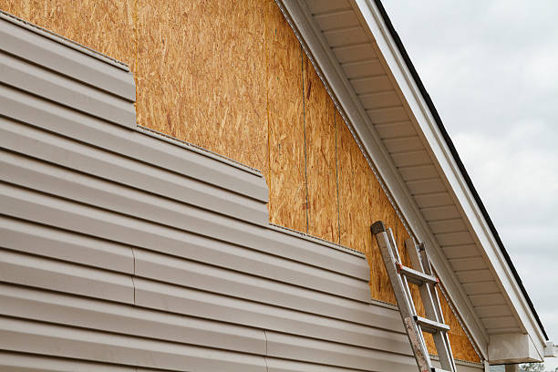 Professional Emergency Siding Repair technician working in Lyman, SC